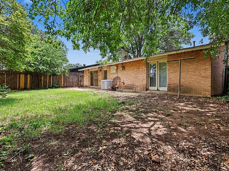 910 Wisteria Way — Photo 21