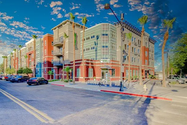 Vine on 8th — Photo 2