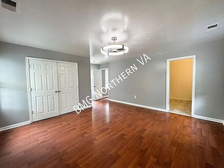 158 Baker St — Photo 14