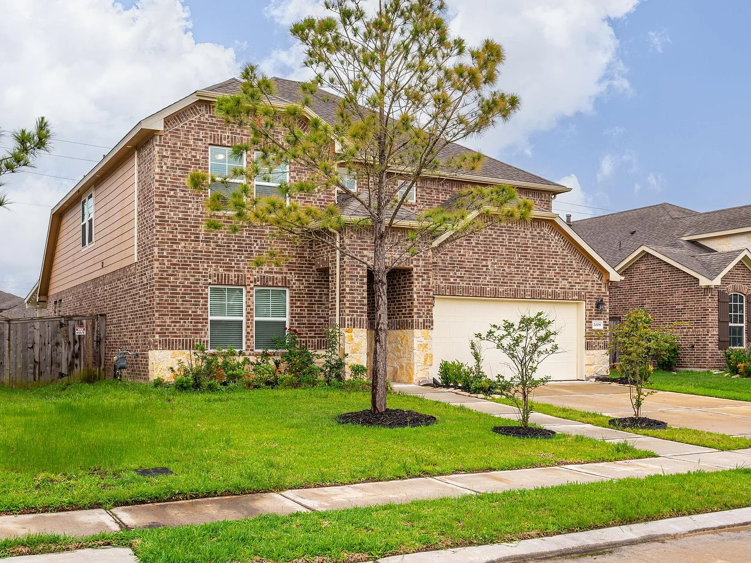 5 bed, 3.0 bath, 2990 sqft, $3,195 — Photo 2