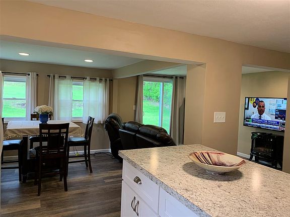 5th image of 3011 Robins St