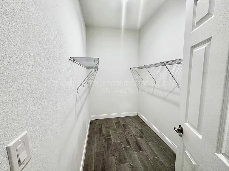 774 W 9th St — Photo 16