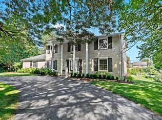 19250 Meadowbrook Rd, Northville, MI 48167