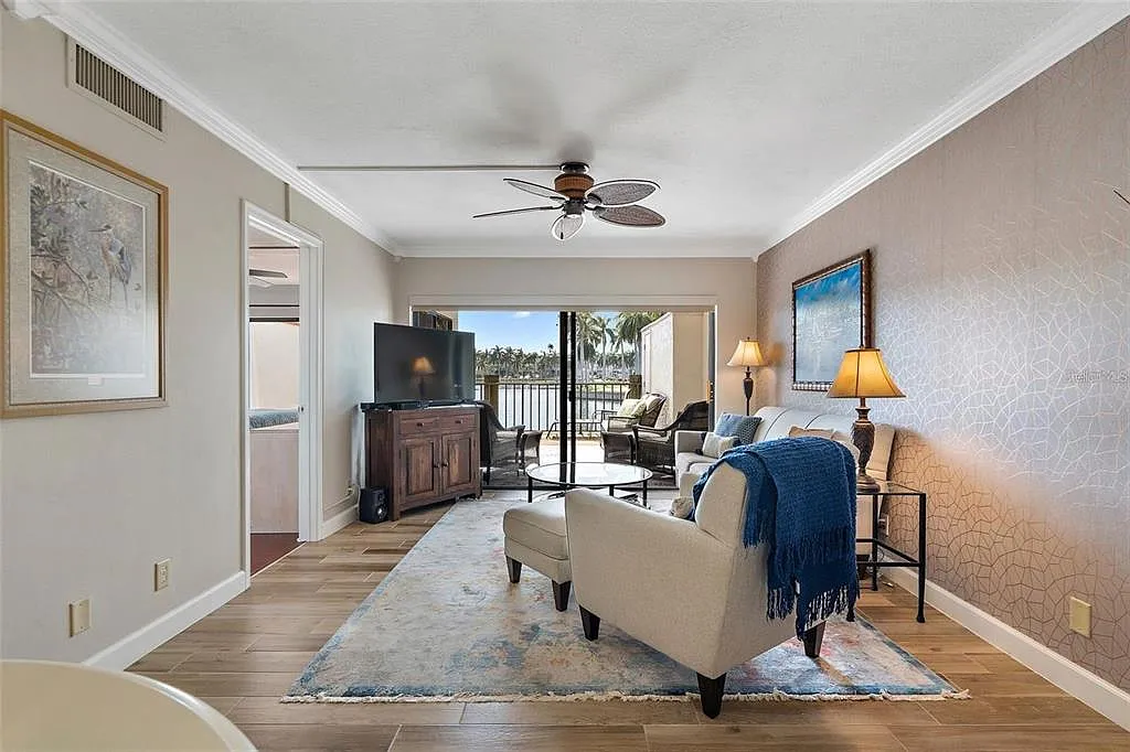 2 bed, 2.0 bath, 915 sqft, $2,800 — Photo 4