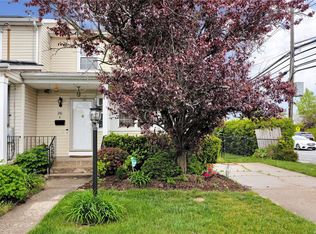 216 Swalm St APT A, Westbury, NY 11590