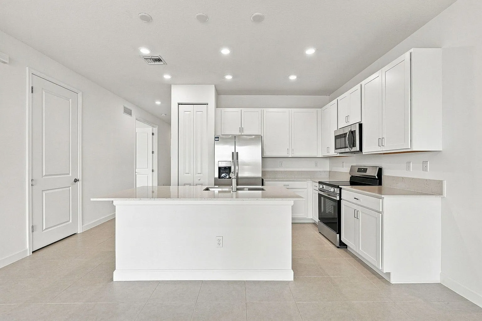 3 bed, 1436 sqft, $2,200 — Photo 2