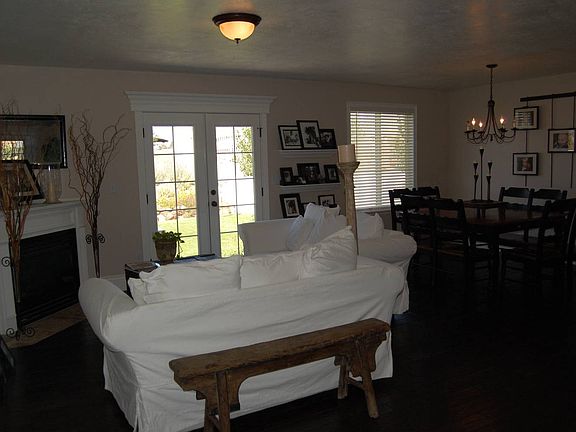 4th image of 3323 E Canyon Crest Dr