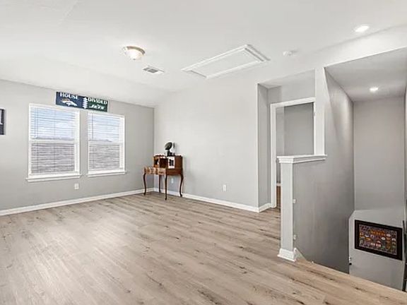 5th image of 411 Waterway Ave