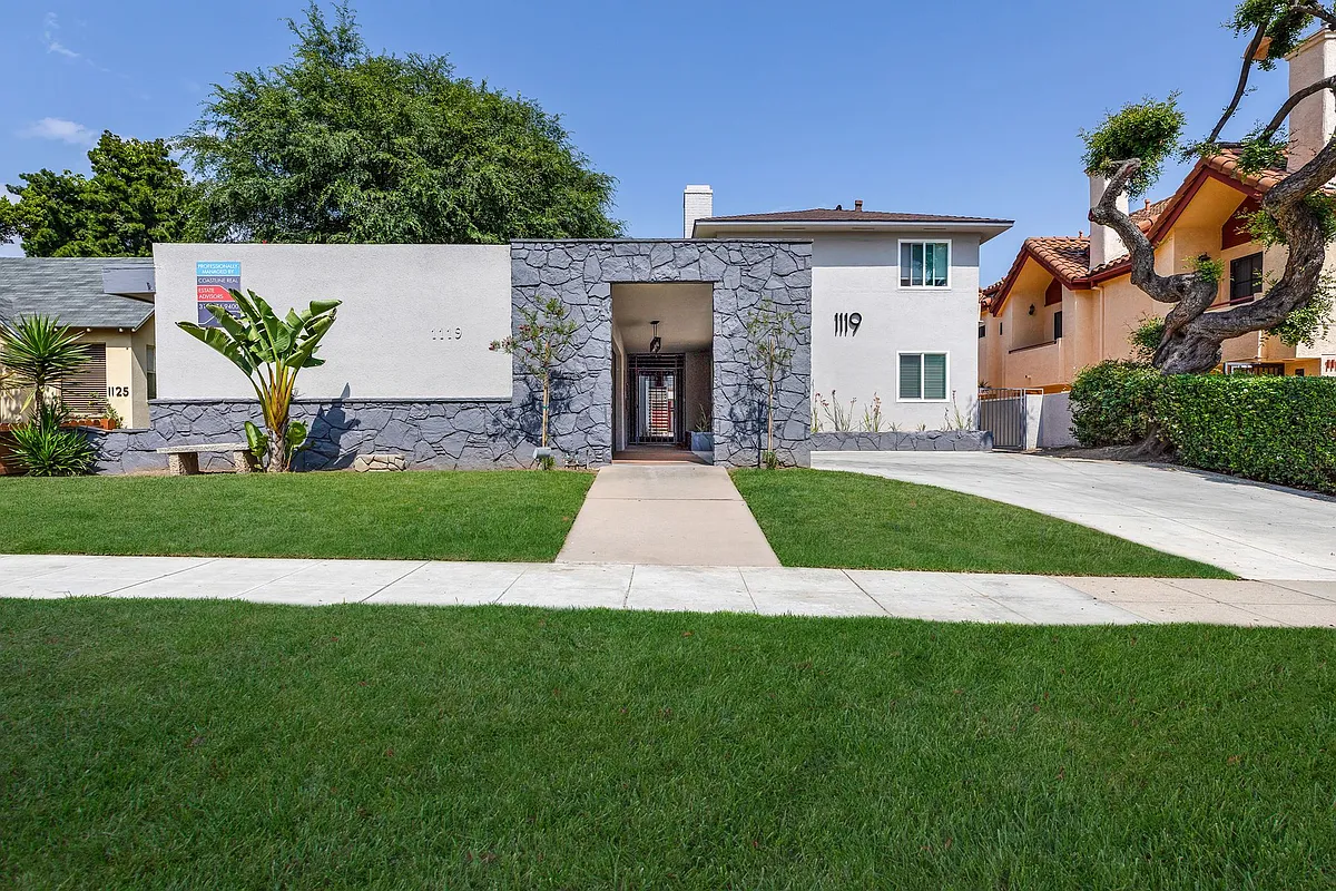 Building Photo - 1119 Huntington Dr
