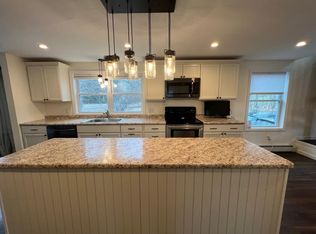 37 Highland St, Amesbury, MA 01913