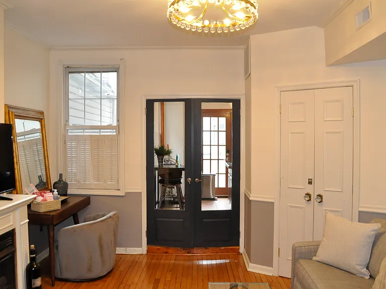 706 N Columbus St — Photo 3