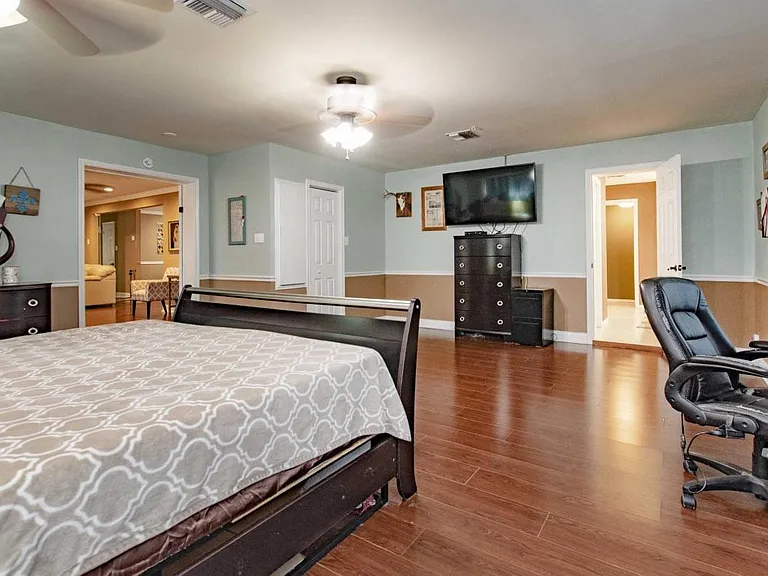 210 N William Dr — Photo 13