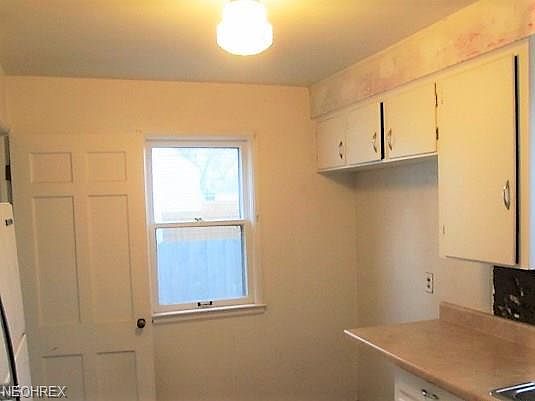 5th image of 16101 Glenridge Ave