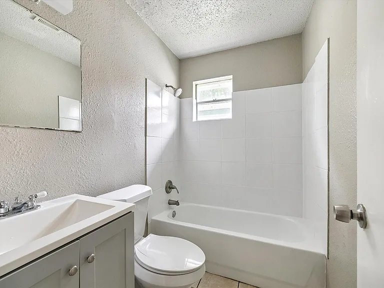 5107 Clover St — Photo 1