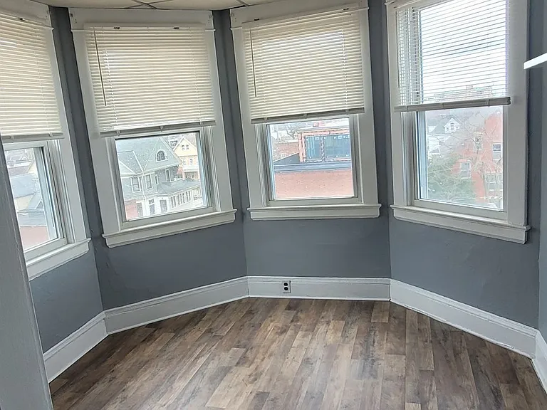 2107 Fairview Ave — Photo 2