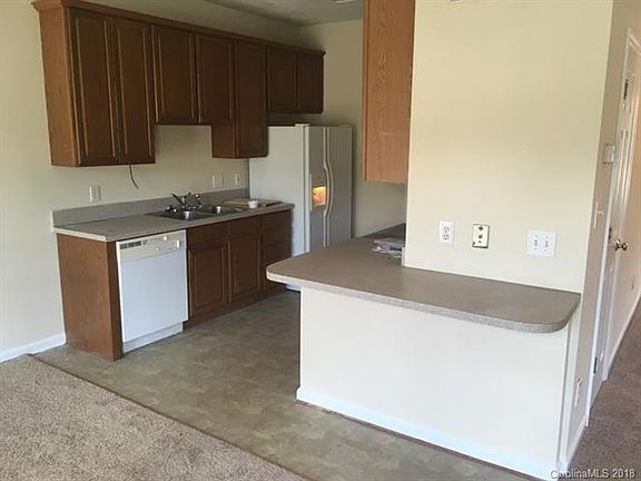 3rd image of 110 Sunridge Dr