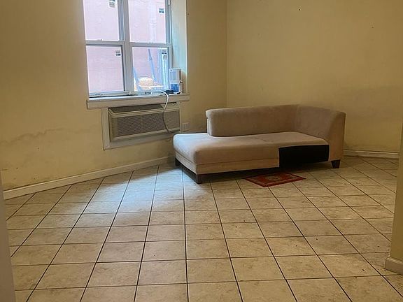 2nd image of 2333 Sedgwick Ave APT 1