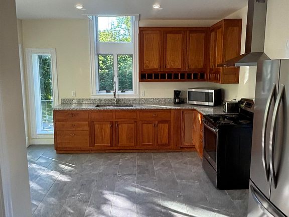 5th image of 39 Forest Street