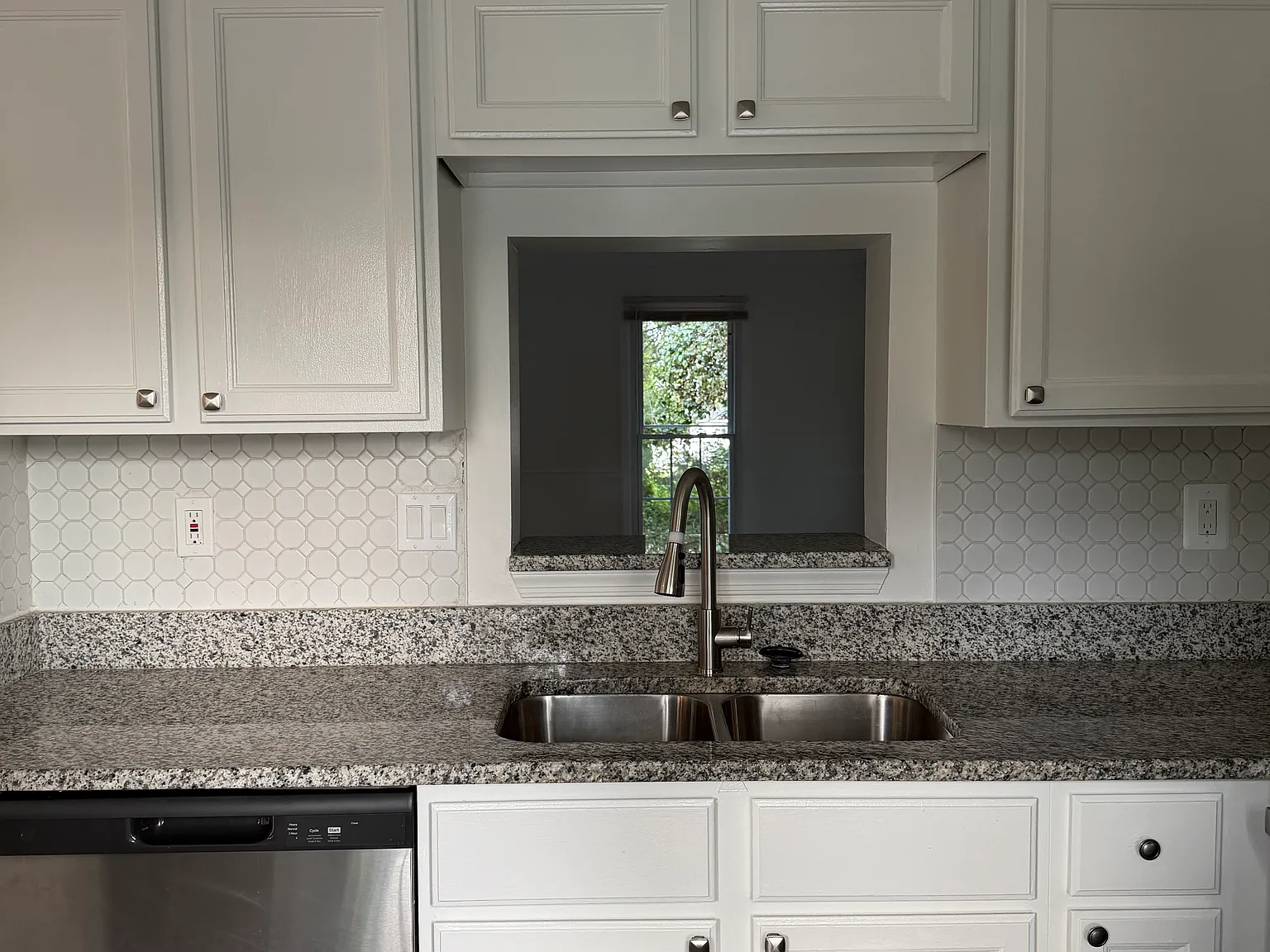 4 bed, 1240 sqft, $3,195 — Photo 1