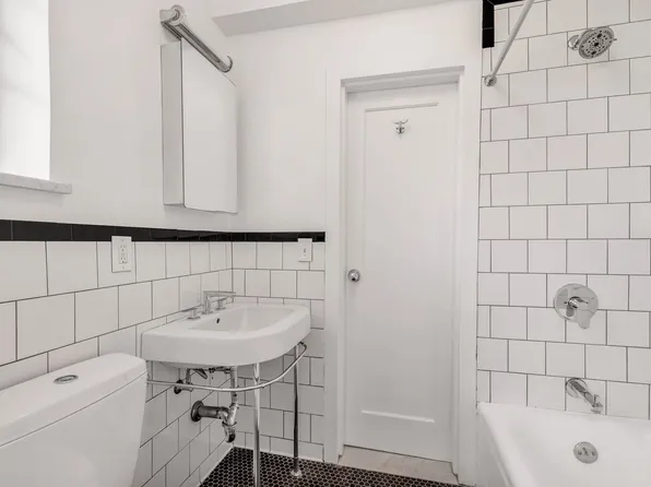 433 West 21st Street image 8 of 21