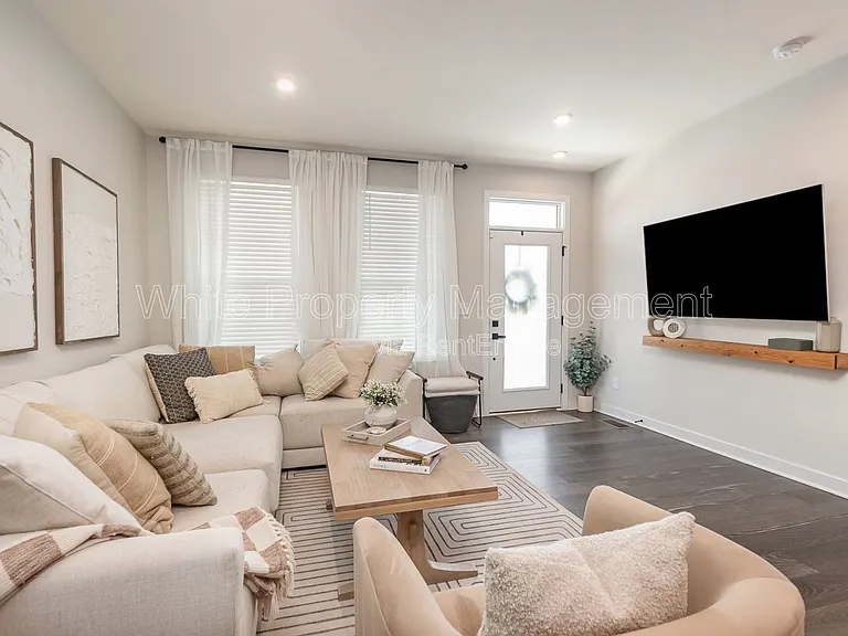 4742 Chastain Ave — Photo 3