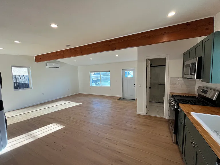 5333 Daisy Ave #B — Photo 5