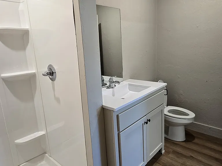 1324 S Main St — Photo 3