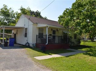 613 Oak Ave, Highlands, TX 77562