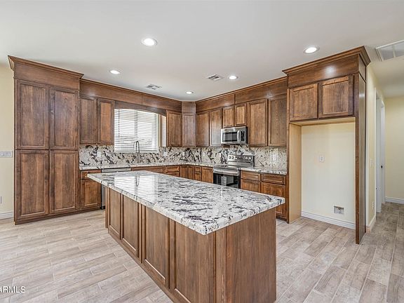 4th image of 9209 S 36th Dr