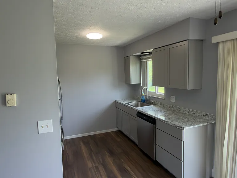 476 N Burkhart Rd — Photo 7