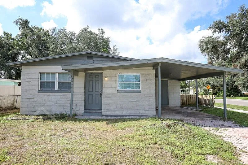 4 bed, 1.5 bath, 1104 sqft, $2,050 — Photo 1