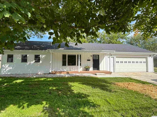 20 Randolph St, Carthage, IL 62321