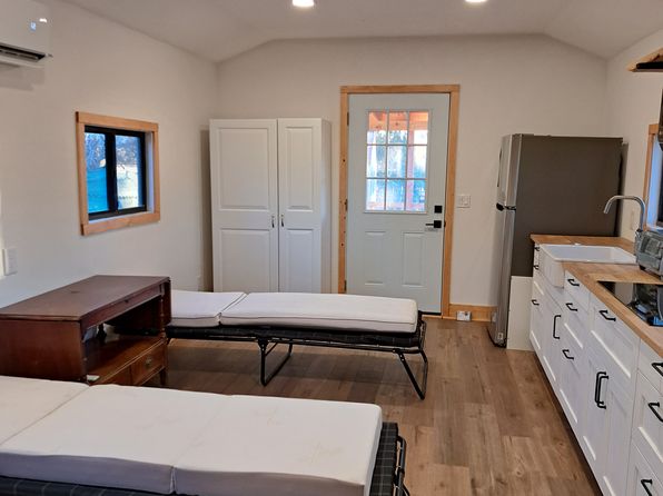 698 Old Las Vegas Hwy #B