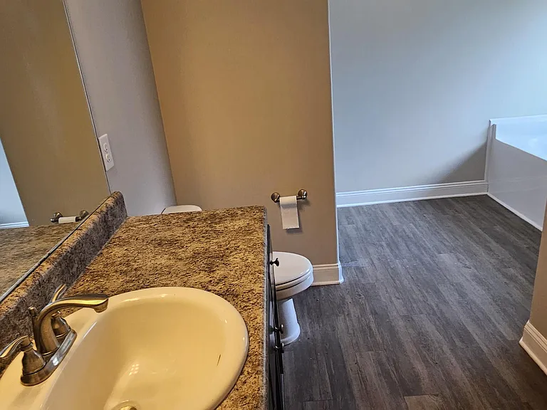 228 Hillcrest Dr — Photo 4