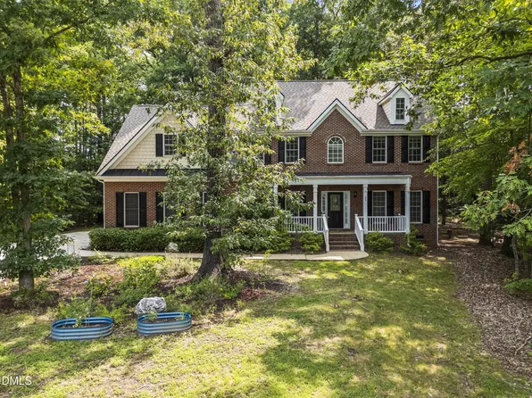 25 Chaucer Ct E, Zebulon, NC 27597