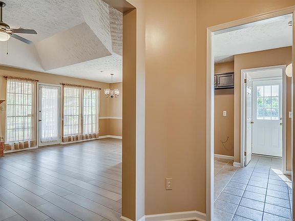 4th image of 6615 Larkspur Ct