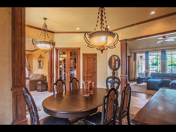 3rd image of 1305 Camelot Dr