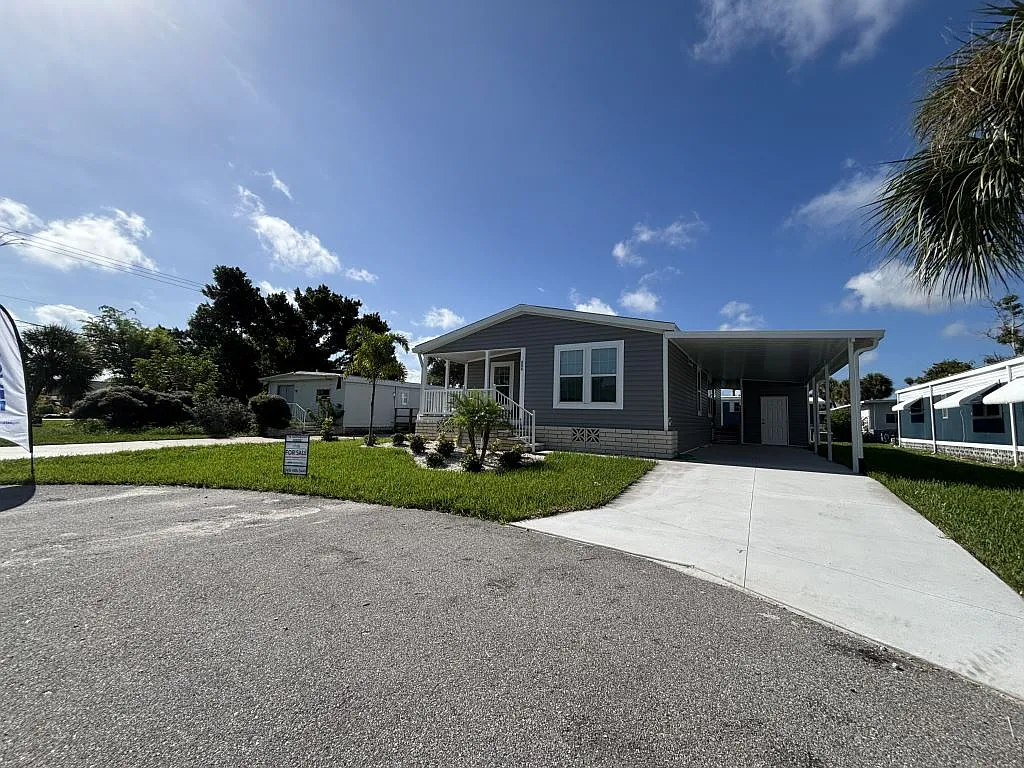 3 bed, 2.0 bath, 1356 sqft, $1,599 — Photo 1