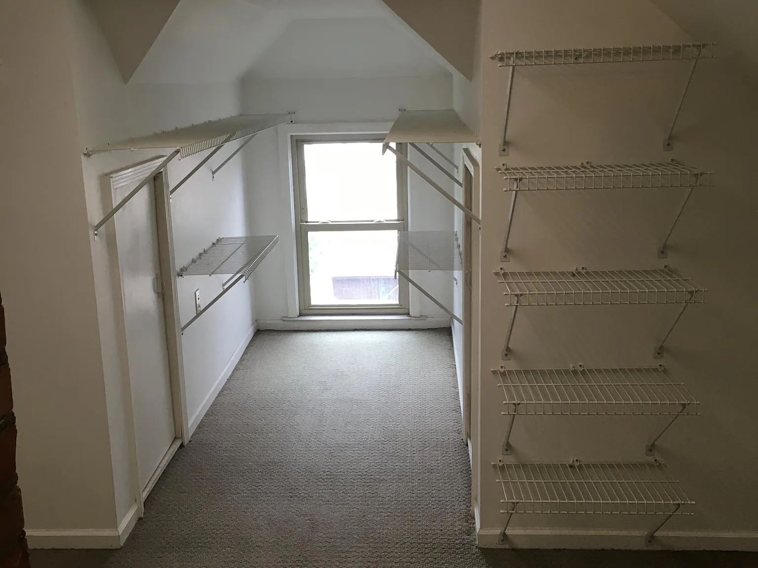 1151 Lakepointe Ave — Photo 2