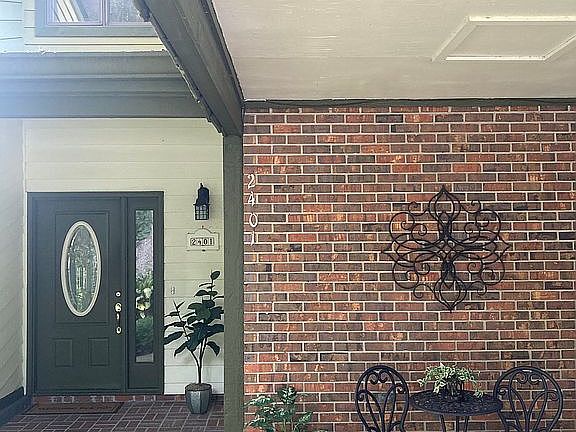 2nd image of 2401 Merrigan Pl
