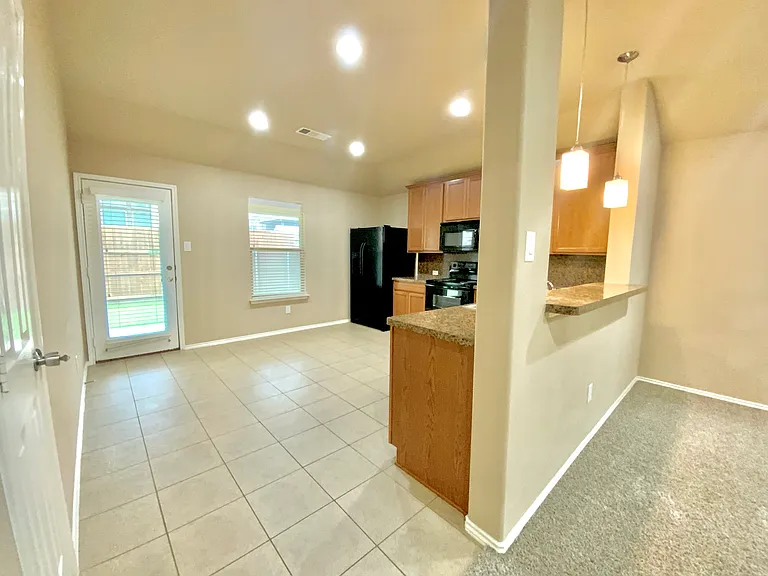 421 Goldstone Ln — Photo 5
