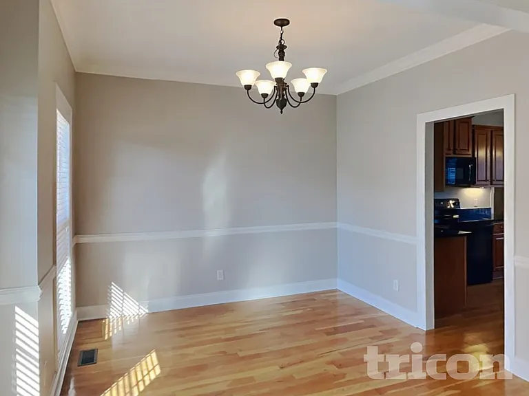 3228 Genoa Dr — Photo 4
