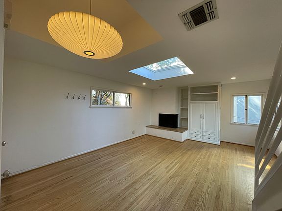 3rd image of 6216 Temple Hill Dr