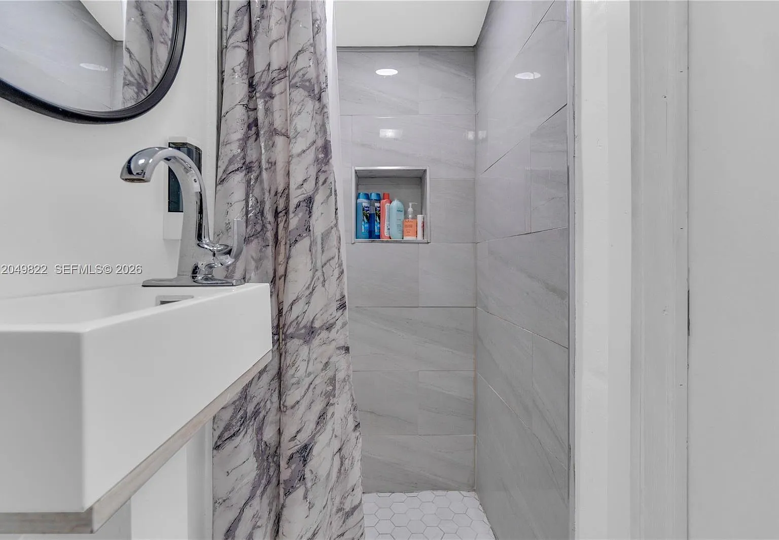 3 bed, 962 sqft, $4,500 — Photo 3