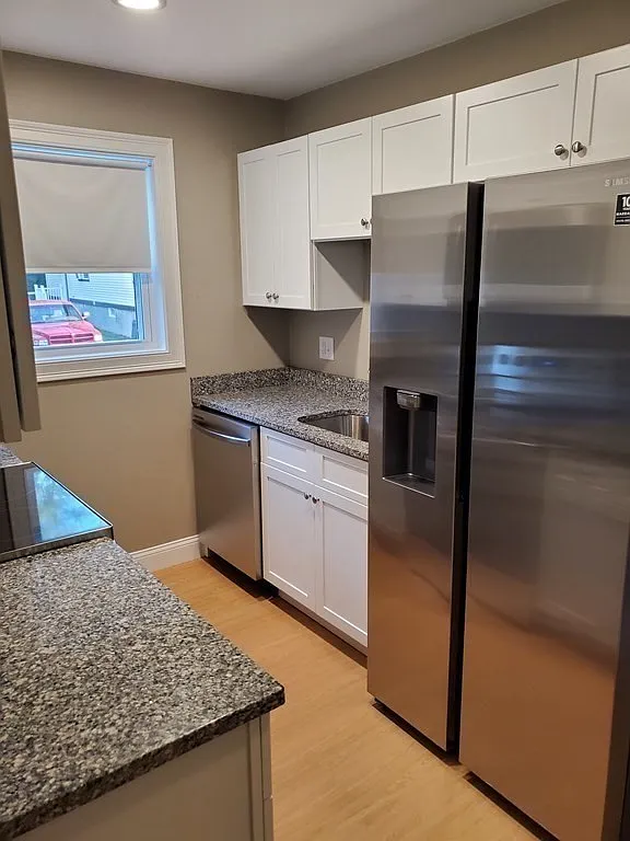 2 bed, 1.0 bath, 900 sqft, $2,750 — Photo 3