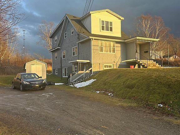 3rd image of 1696 Victoria Rd