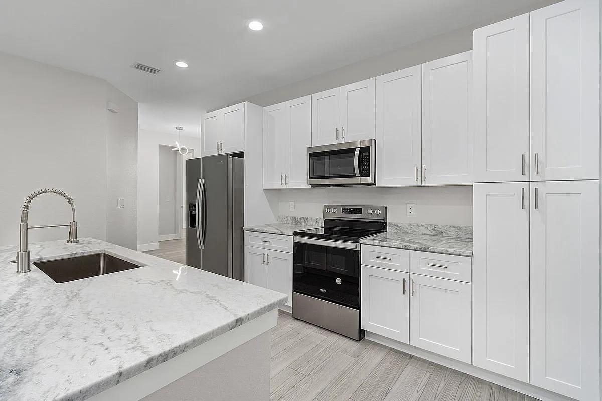 3 bed, 2.0 bath, 1500 sqft, $1,900 — Photo 2