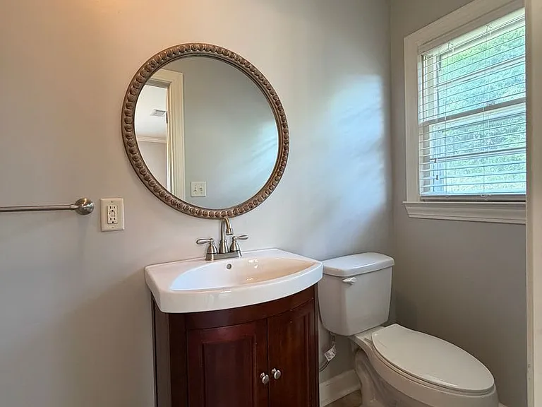 904 Lynn Cir — Photo 23