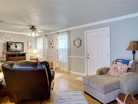 3rd image of 212 Norwood Dr