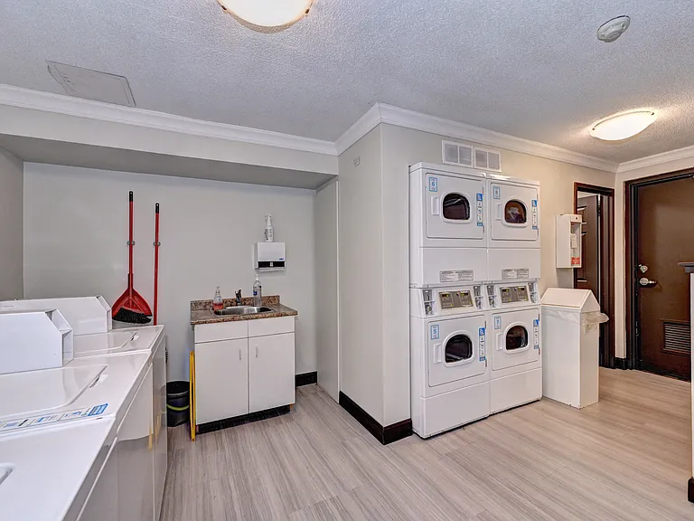 524 Woolwich St — Photo 22